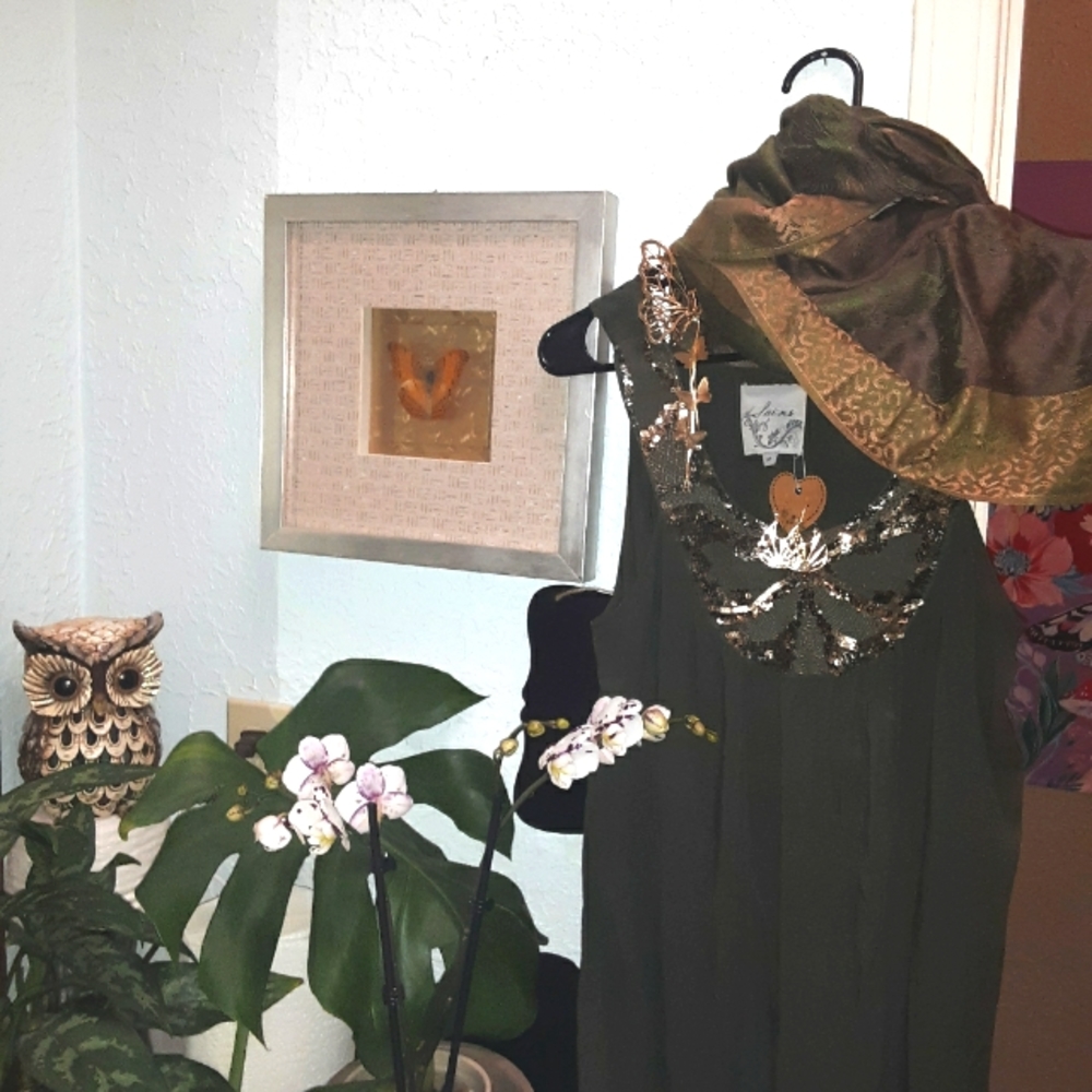 GORGEOUS BOHEMIAN Bundle w/ embroidered top and 4 other GOLDEN items!!!😍🌼❤😁